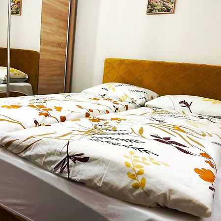 Luka-Mostar Free Parking Bagian luar foto